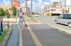 スタッフみんなで周辺清掃