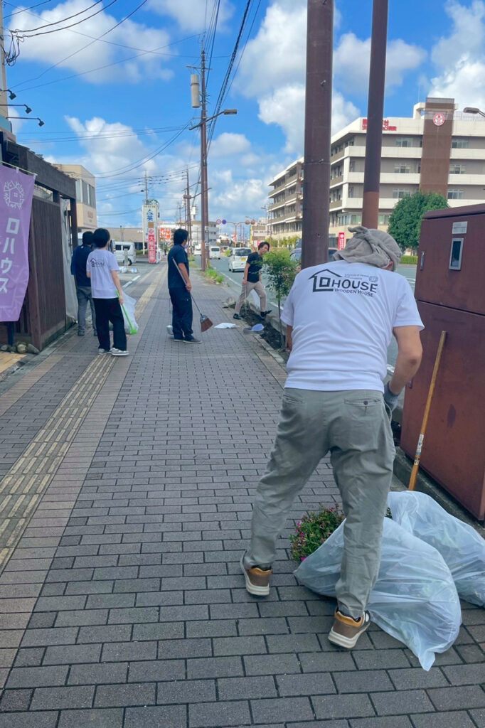 歩道清掃の様子