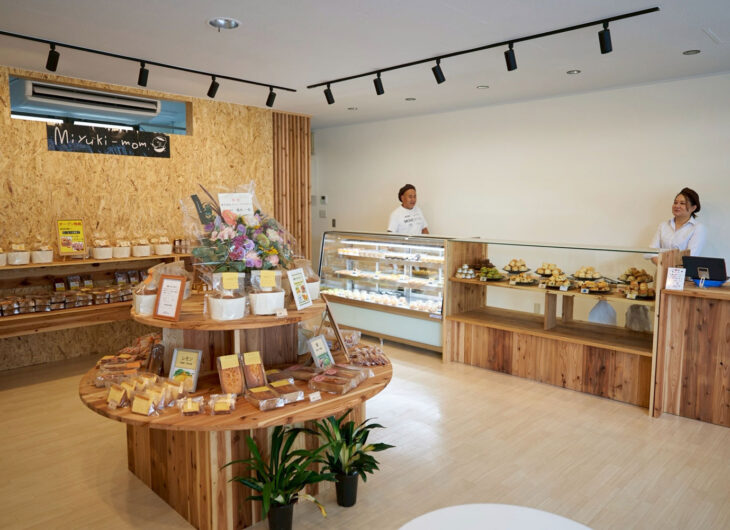 木の温もりを感じるスイーツショップリノベーション