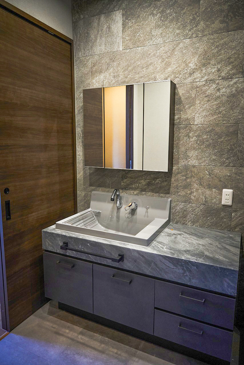 インナーガレージ付きオフィスビルリノベ