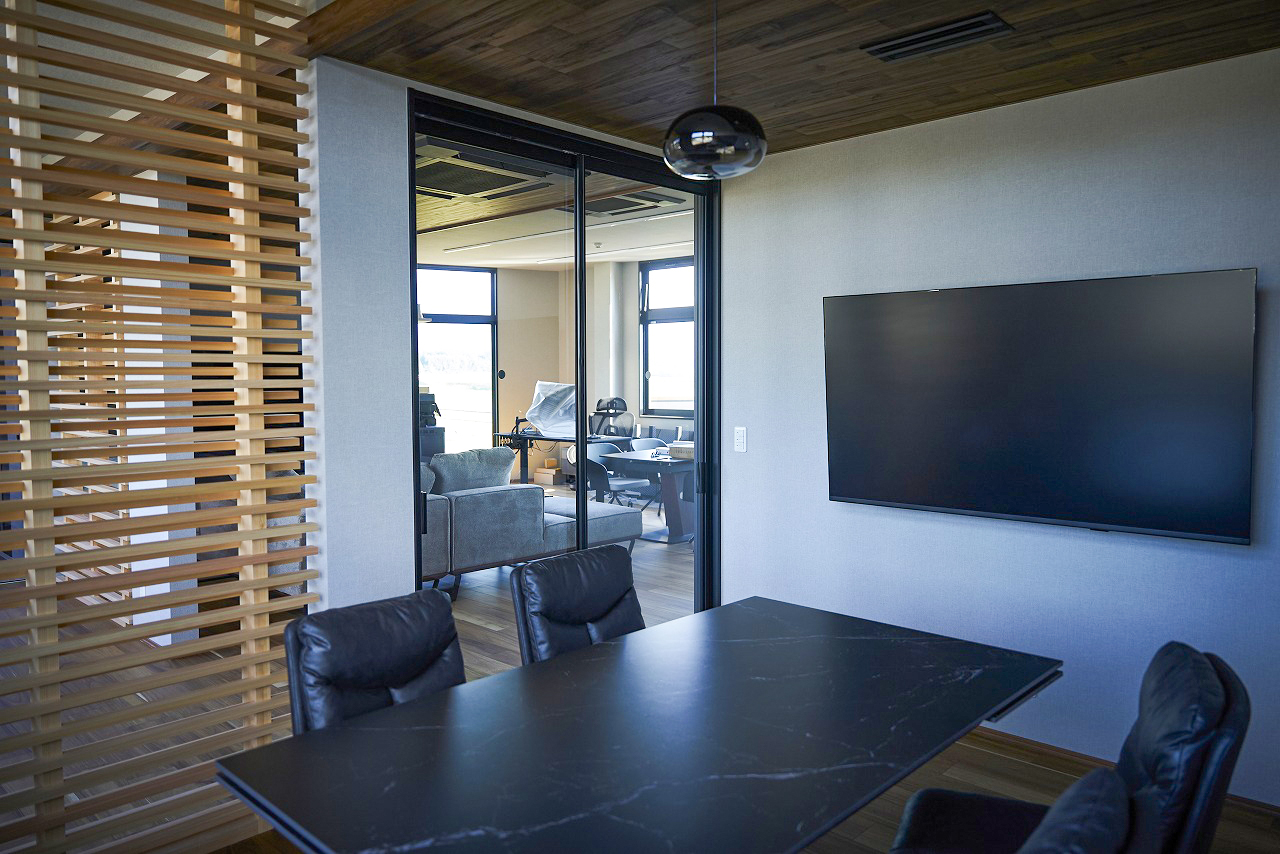 インナーガレージ付きオフィスビルリノベ