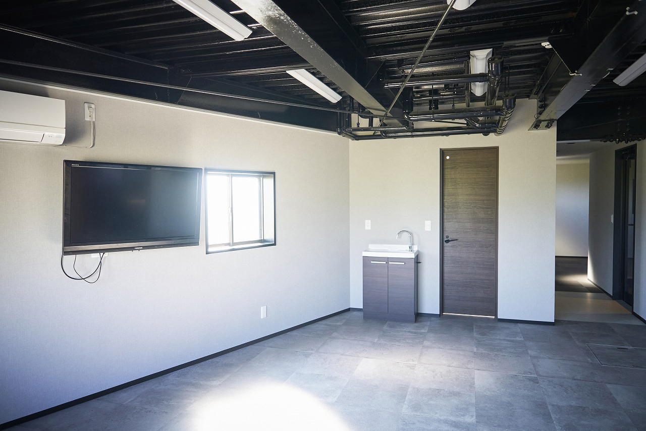 インナーガレージ付きオフィスビルリノベ