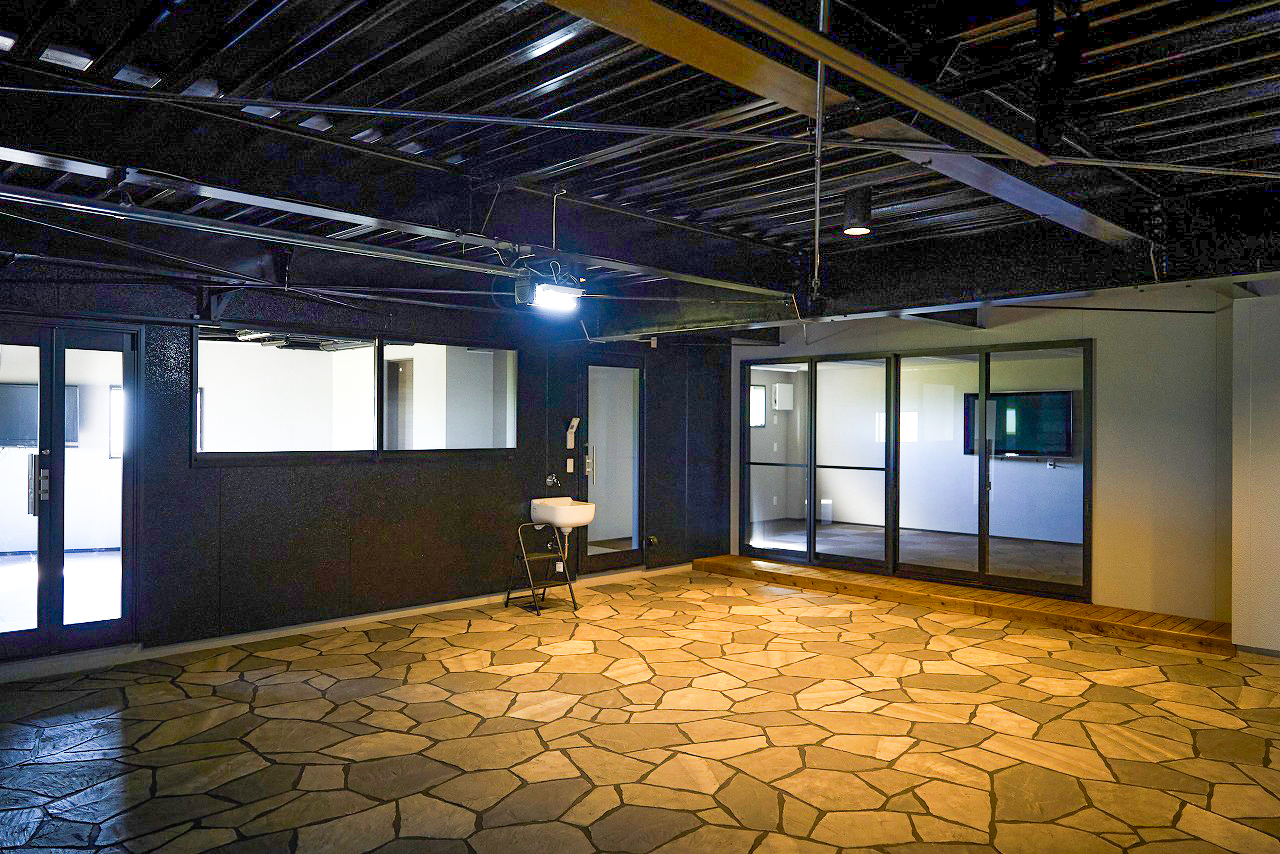 インナーガレージ付きオフィスビルリノベ