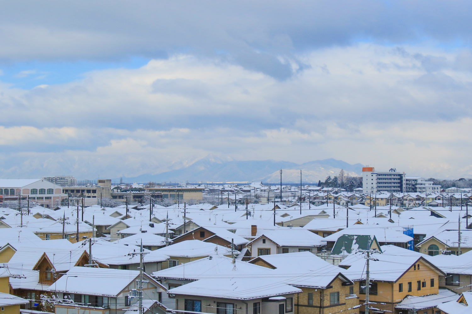 自然に謙虚に、人を想う建築を