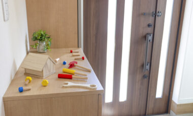 靴だけじゃない。家族が増えるほど必要になる玄関収納の考え方