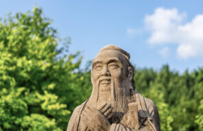 学びて思わざれば則（すなわち）ち罔（くら）し、思いて学ばざれば則ち殆（あやう）し